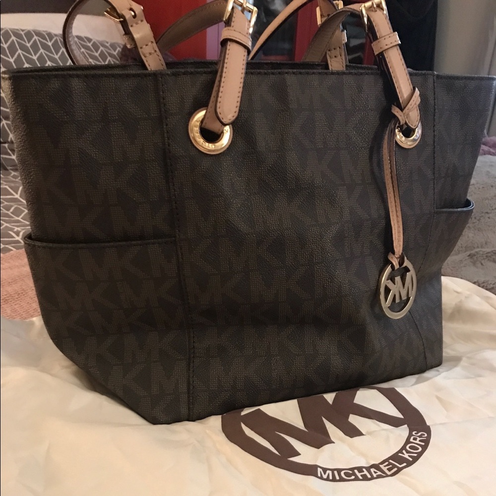Michael Kors Jet Set Tote- Medium